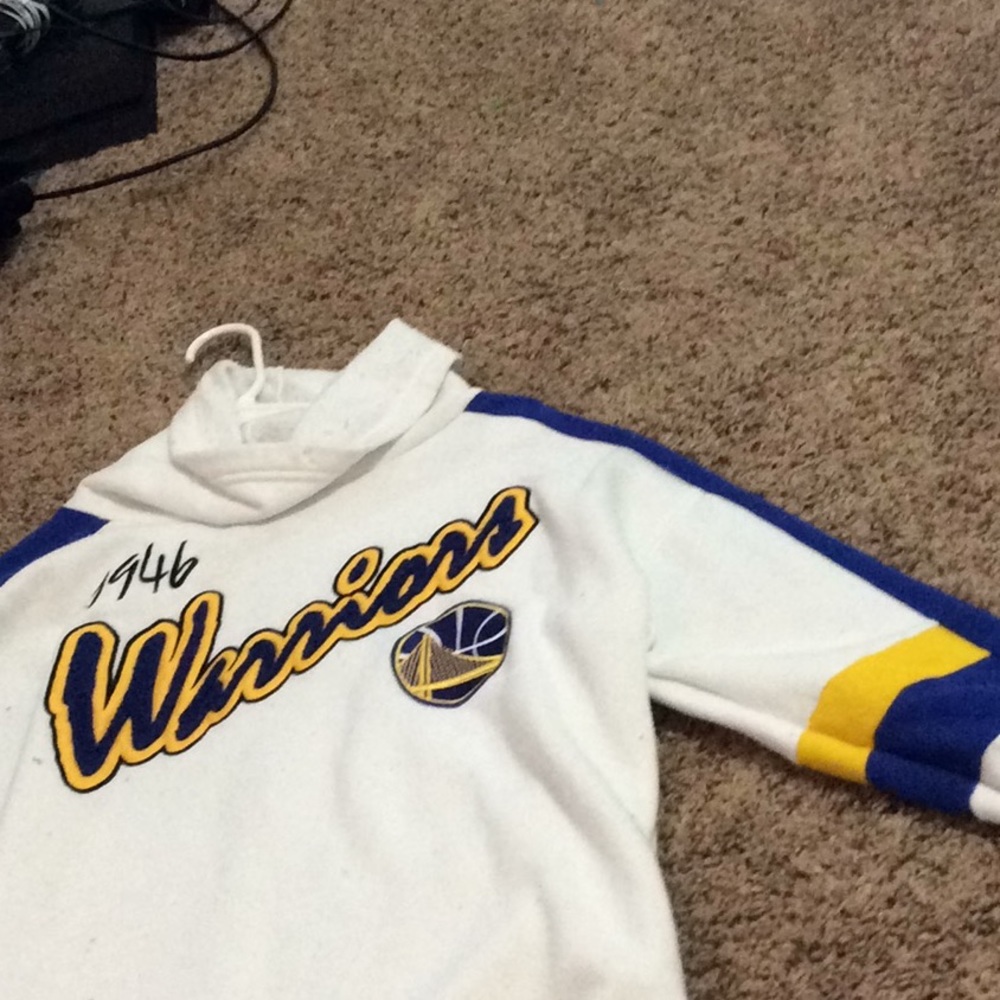 Golden state warriors pull over sweater